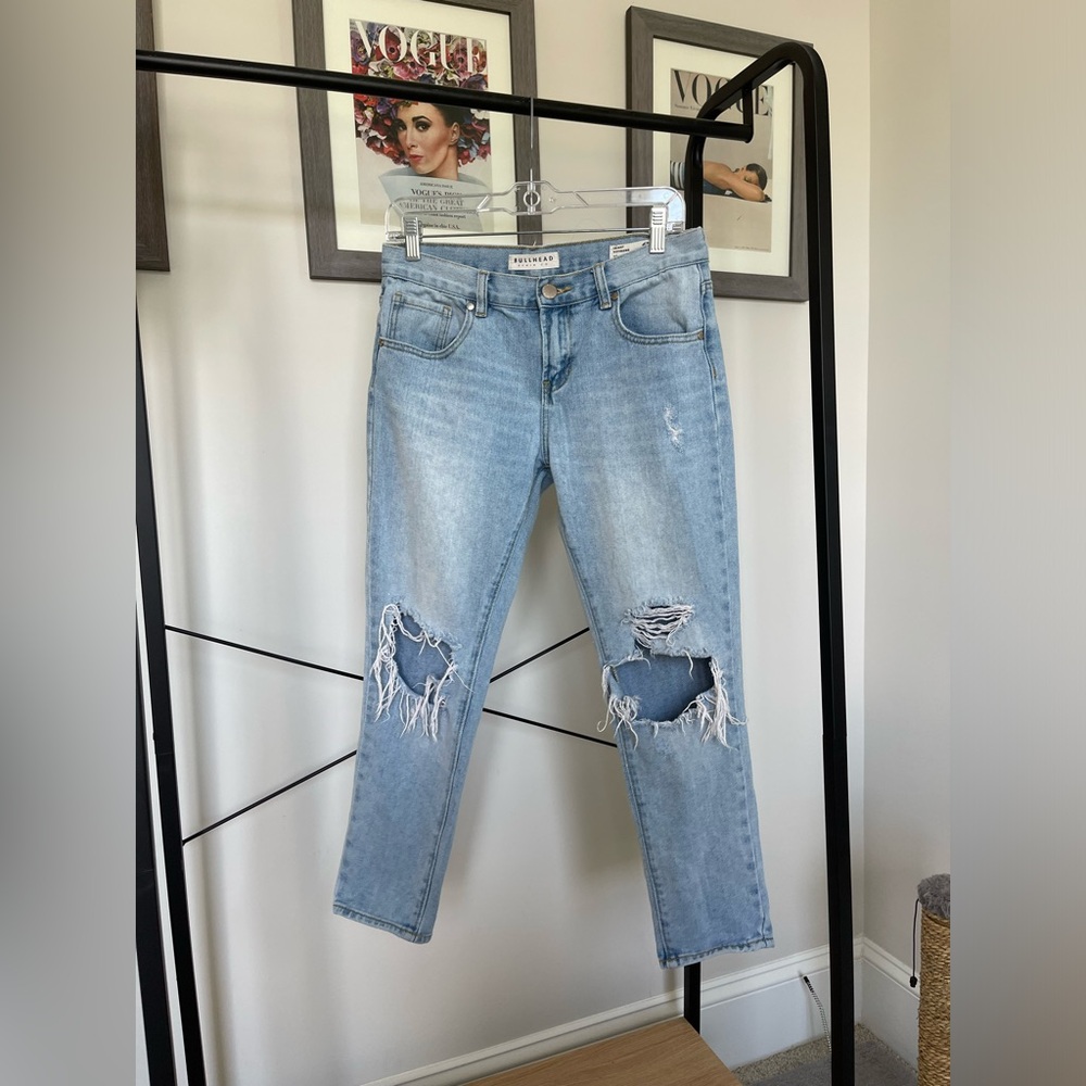 Low rise boyfriend distressed denim jeans